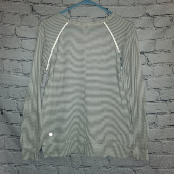 Lululemon Weightless Crew - Picture 12 of 14